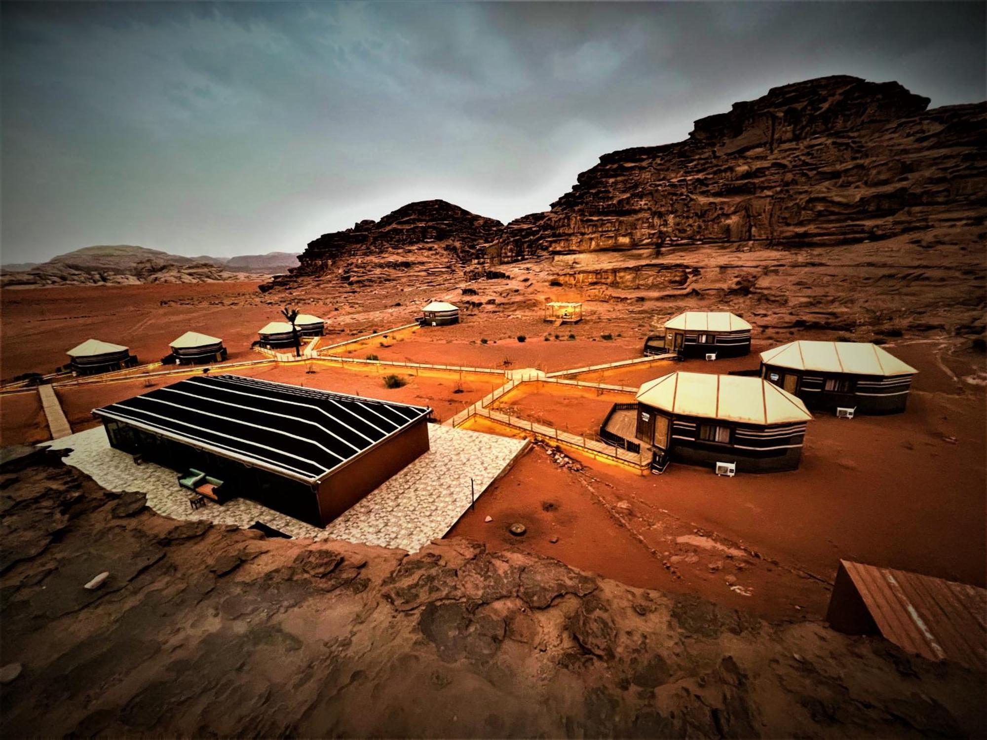 The Villas - Bedouin Boutique Resort Wadi Rum Bagian luar foto