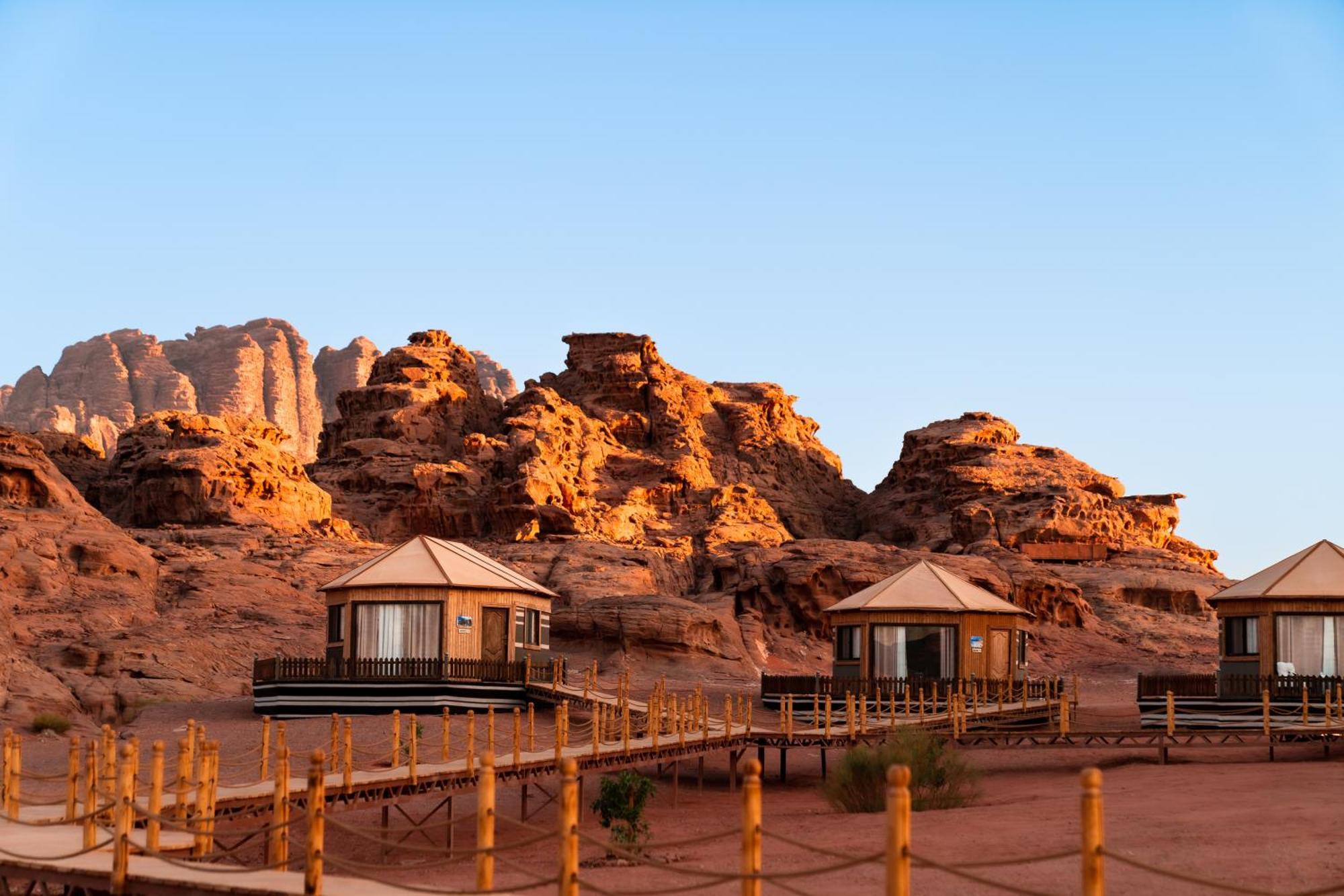 The Villas - Bedouin Boutique Resort Wadi Rum Bagian luar foto